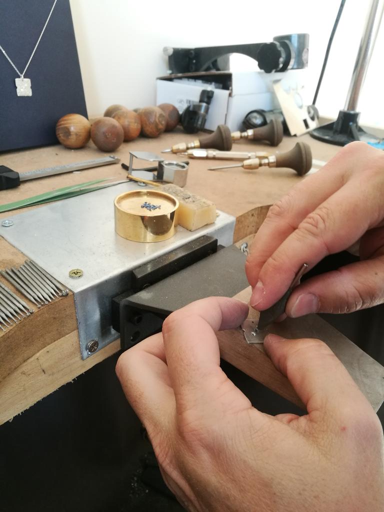 Bespoke Jewellery vs Off the shelf jewellery