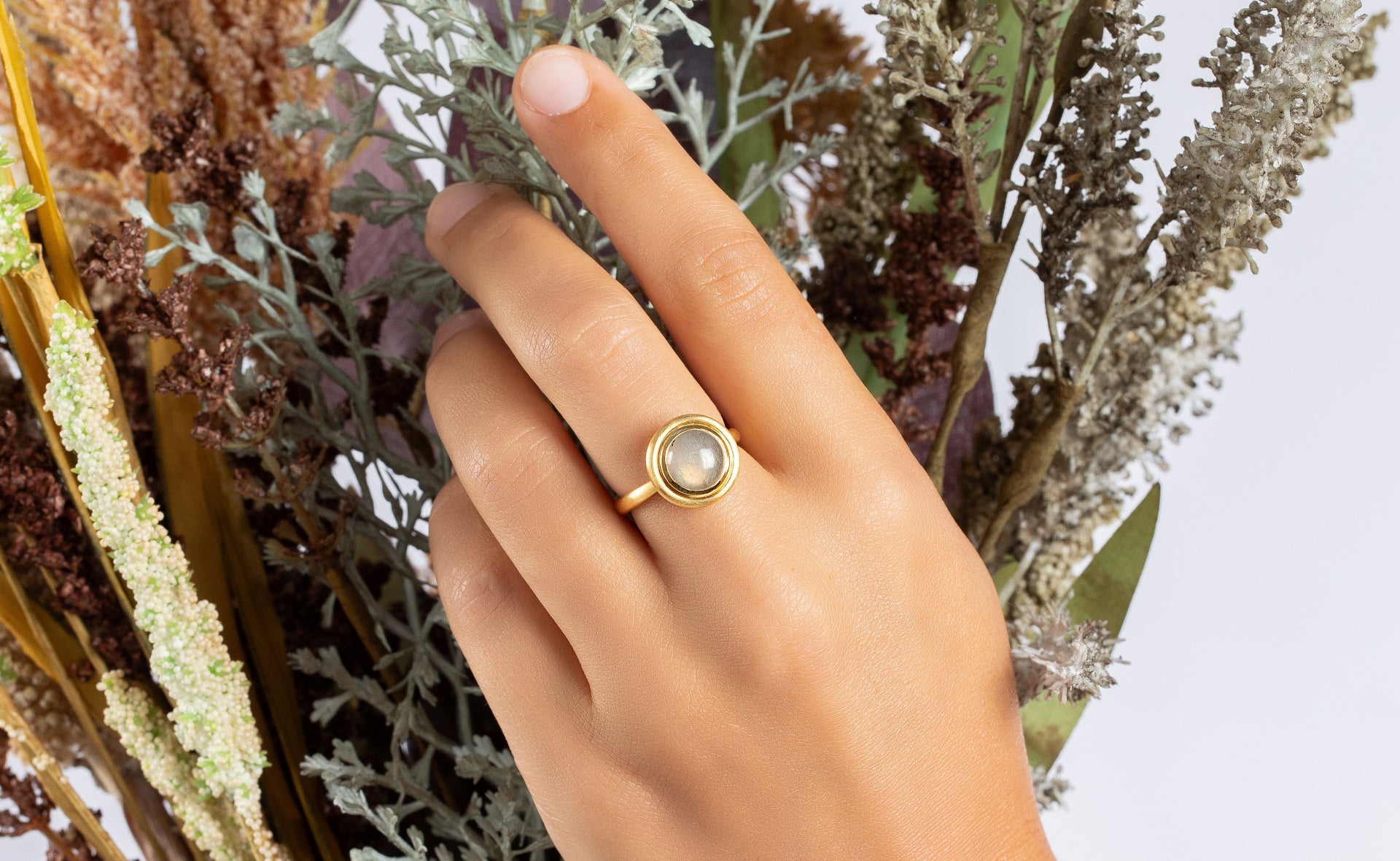 Ring Lovely Labradorite-The Diamond Setter