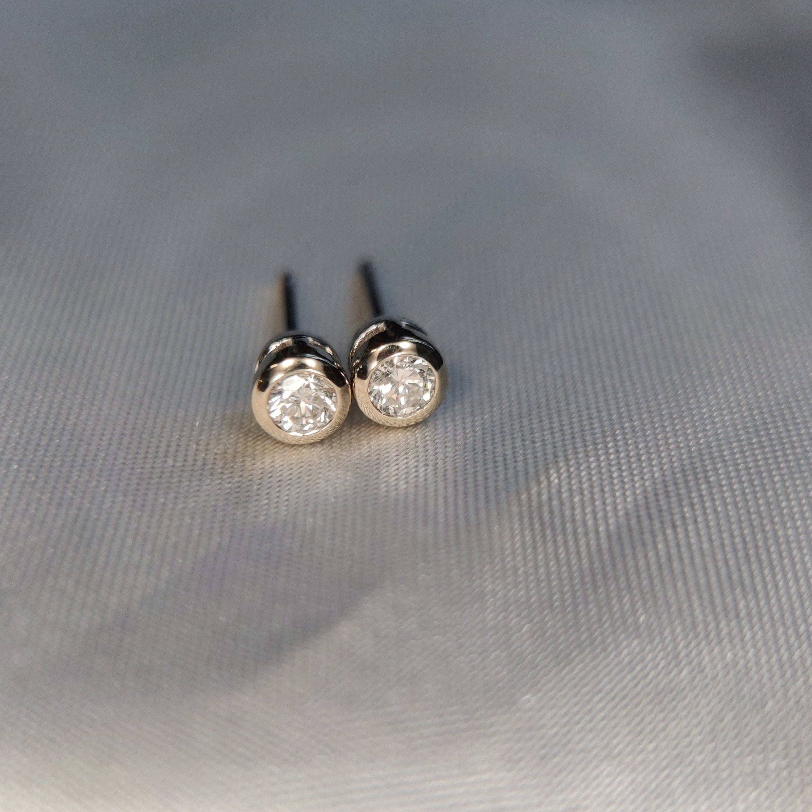 Round Tapered Bezel-Set Stud Earring in 9ct white gold-The Diamond Setter