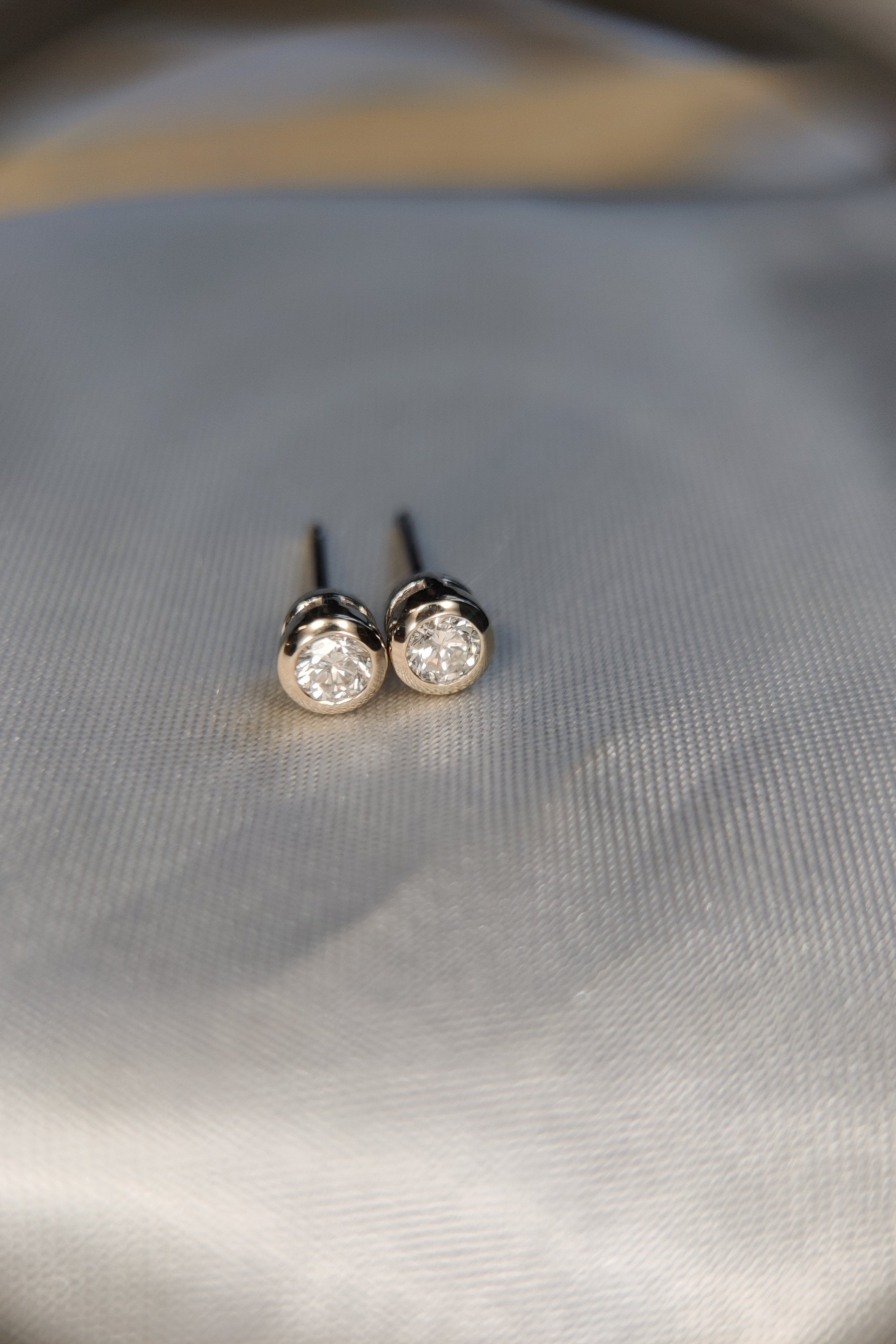 Round Tapered Bezel-Set Stud Earring in 9ct white gold-The Diamond Setter
