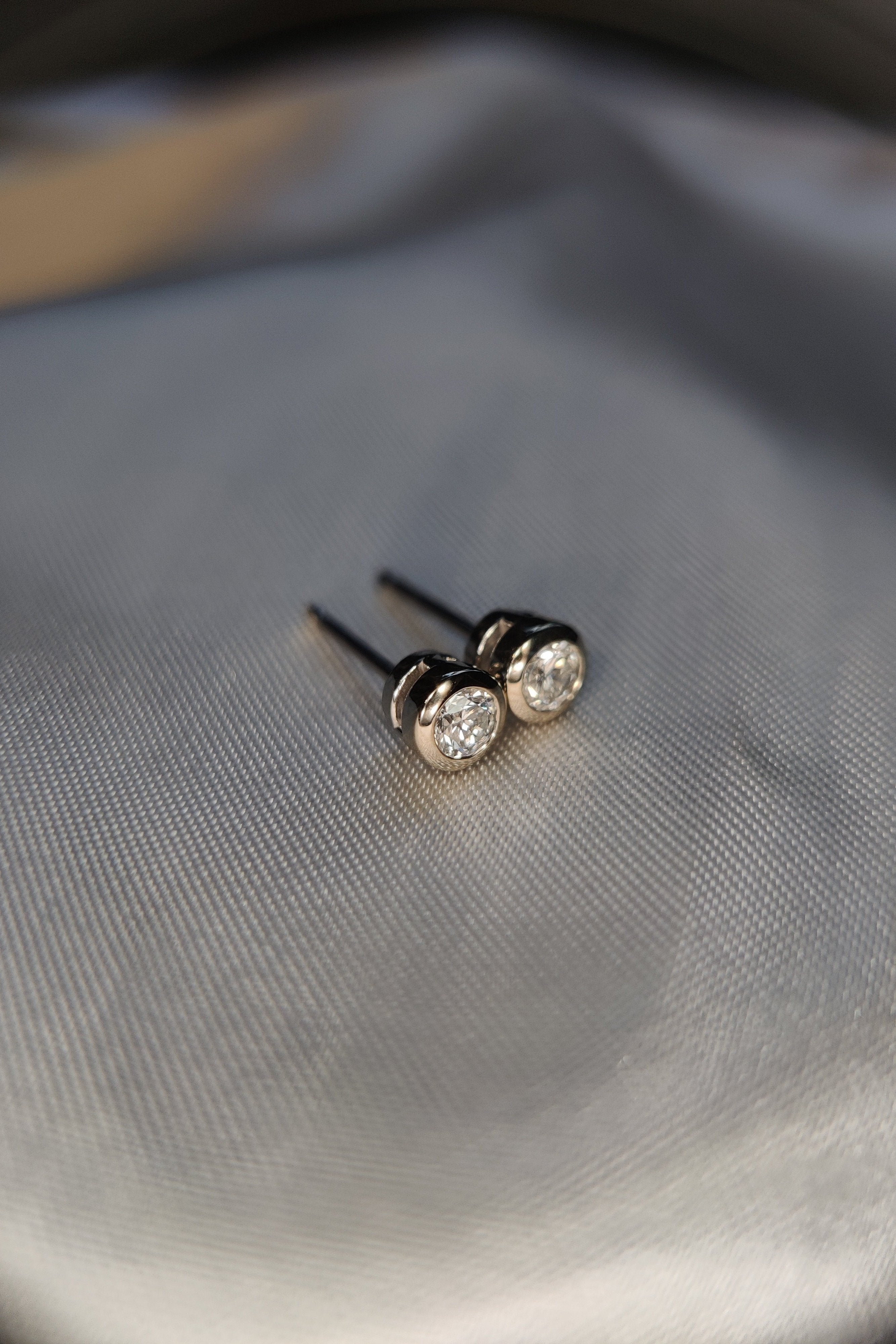 Round Tapered Bezel-Set Stud Earring in 9ct white gold-The Diamond Setter