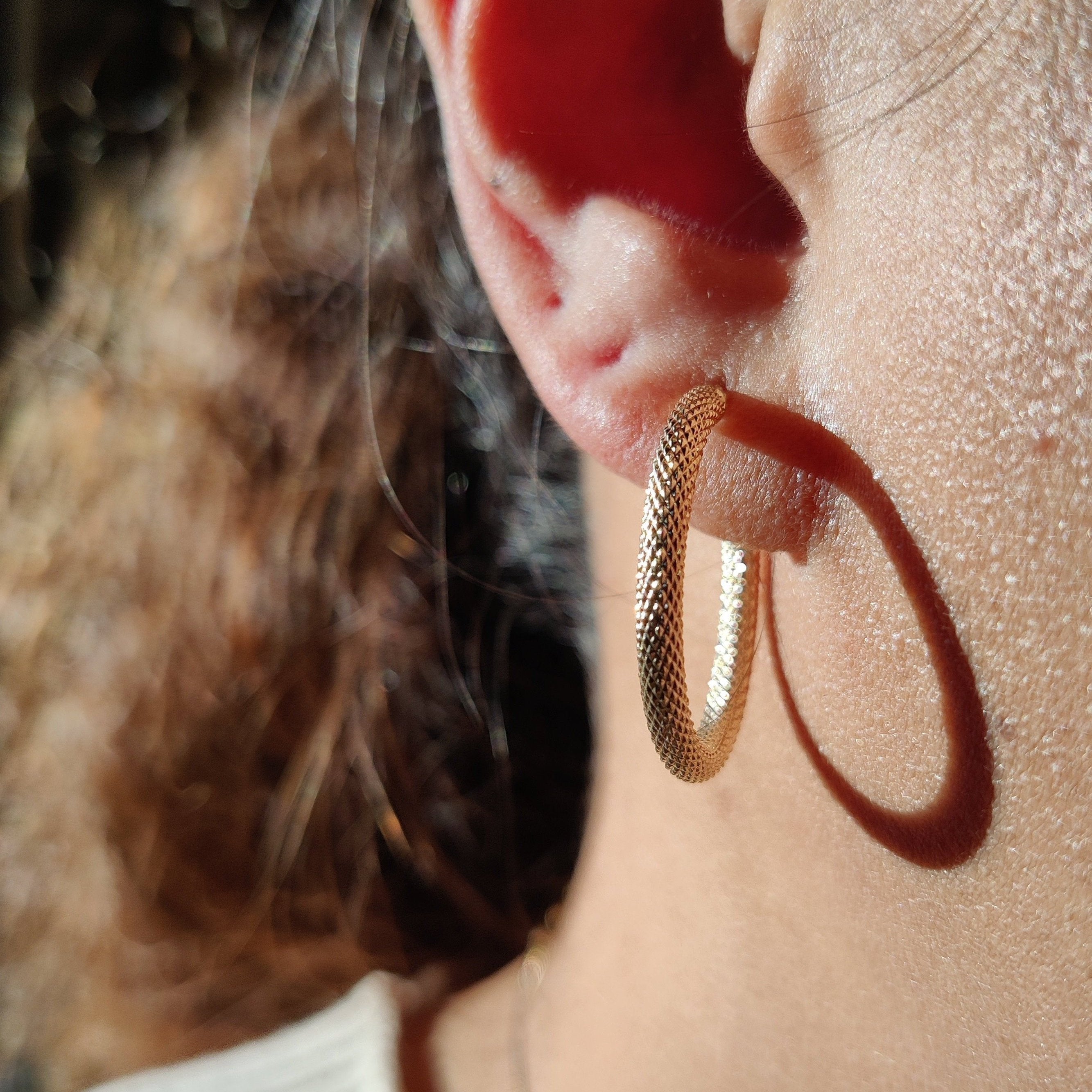 YELLOW GOLD TEXTURED-ROUND-HOOP CREOLE EARRINGS-The Diamond Setter