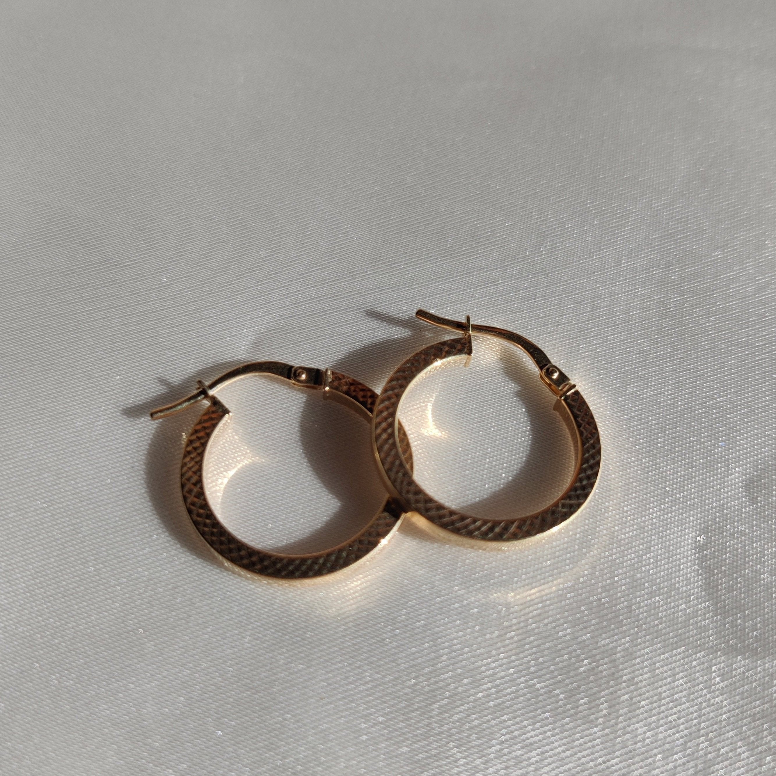 YELLOW GOLD HOOP CREOLE EARRINGS WITH COBRA-TEXTURED-The Diamond Setter