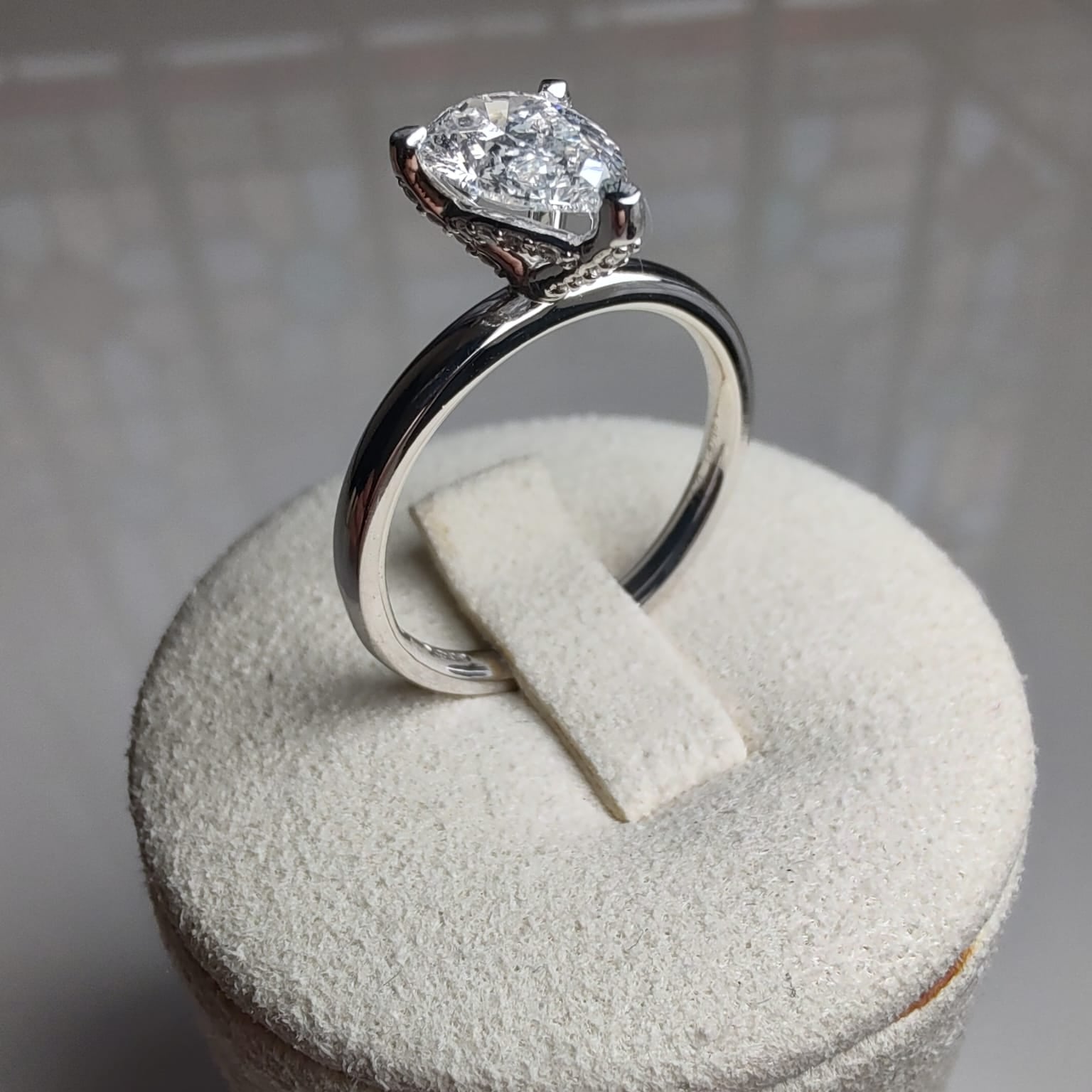 How to choose a wedding band that sits flush against a halo ring