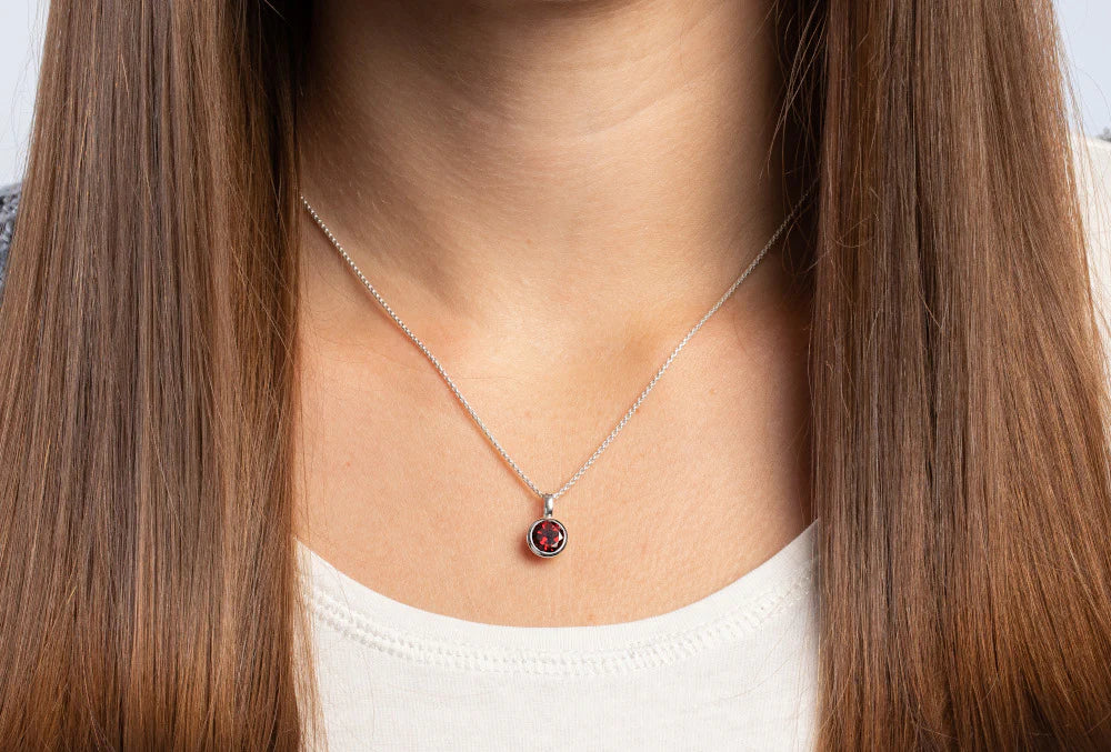 Pendant Lady in Red-The Diamond Setter