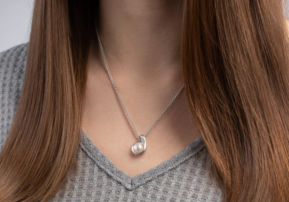 Pendant Sensual & Feminine-The Diamond Setter