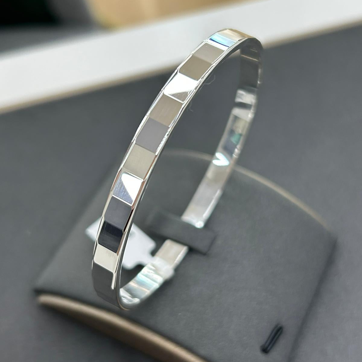 925 Silver 6mm flat square mirror pattern bangle-The Diamond Setter