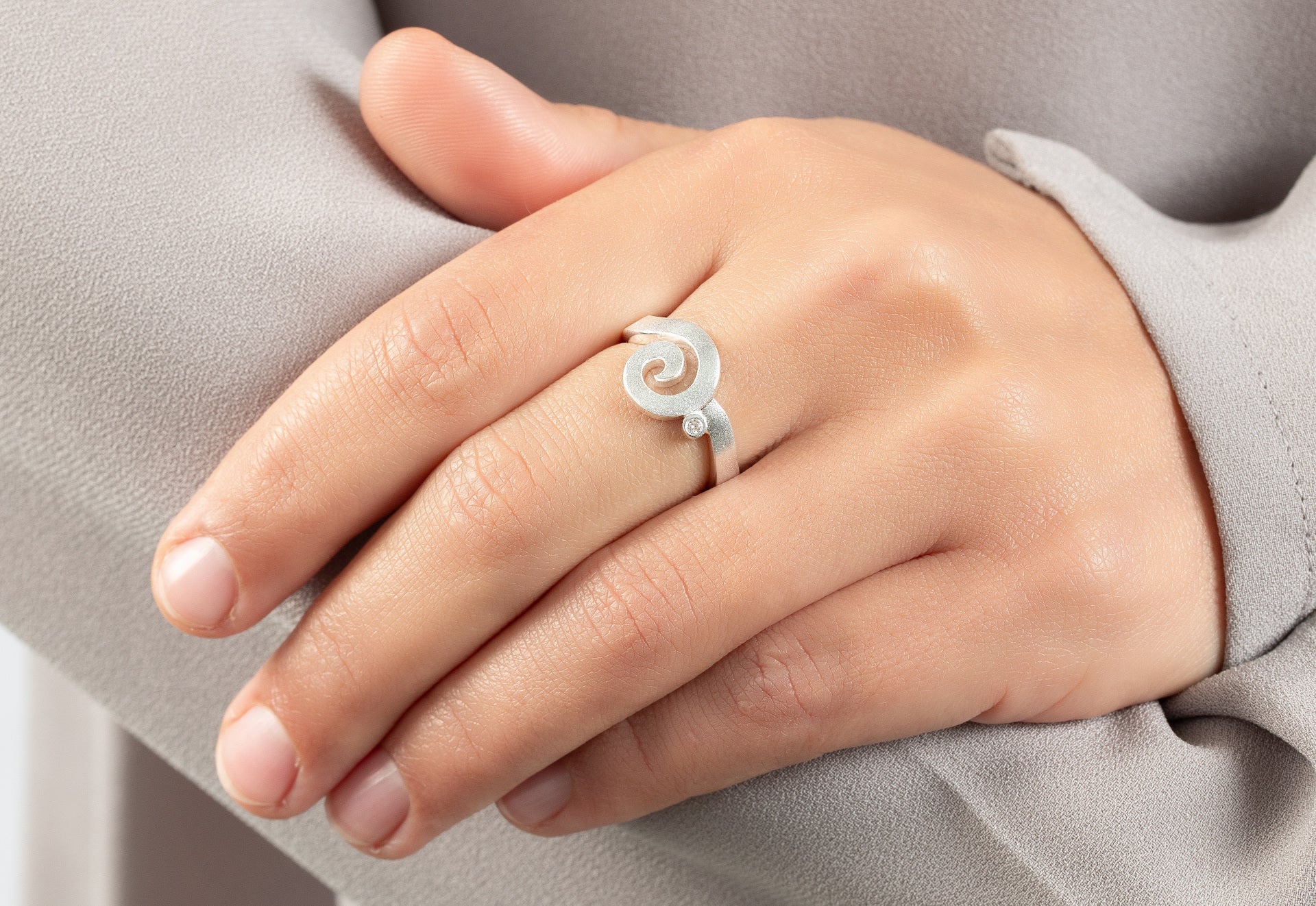Ring Sensual Design-The Diamond Setter