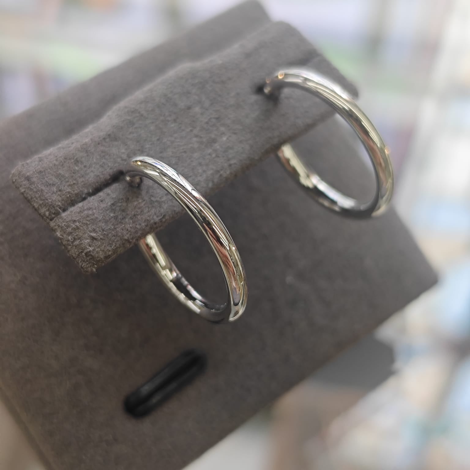 18ct White Gold Hoop Earrings – 18mm-The Diamond Setter