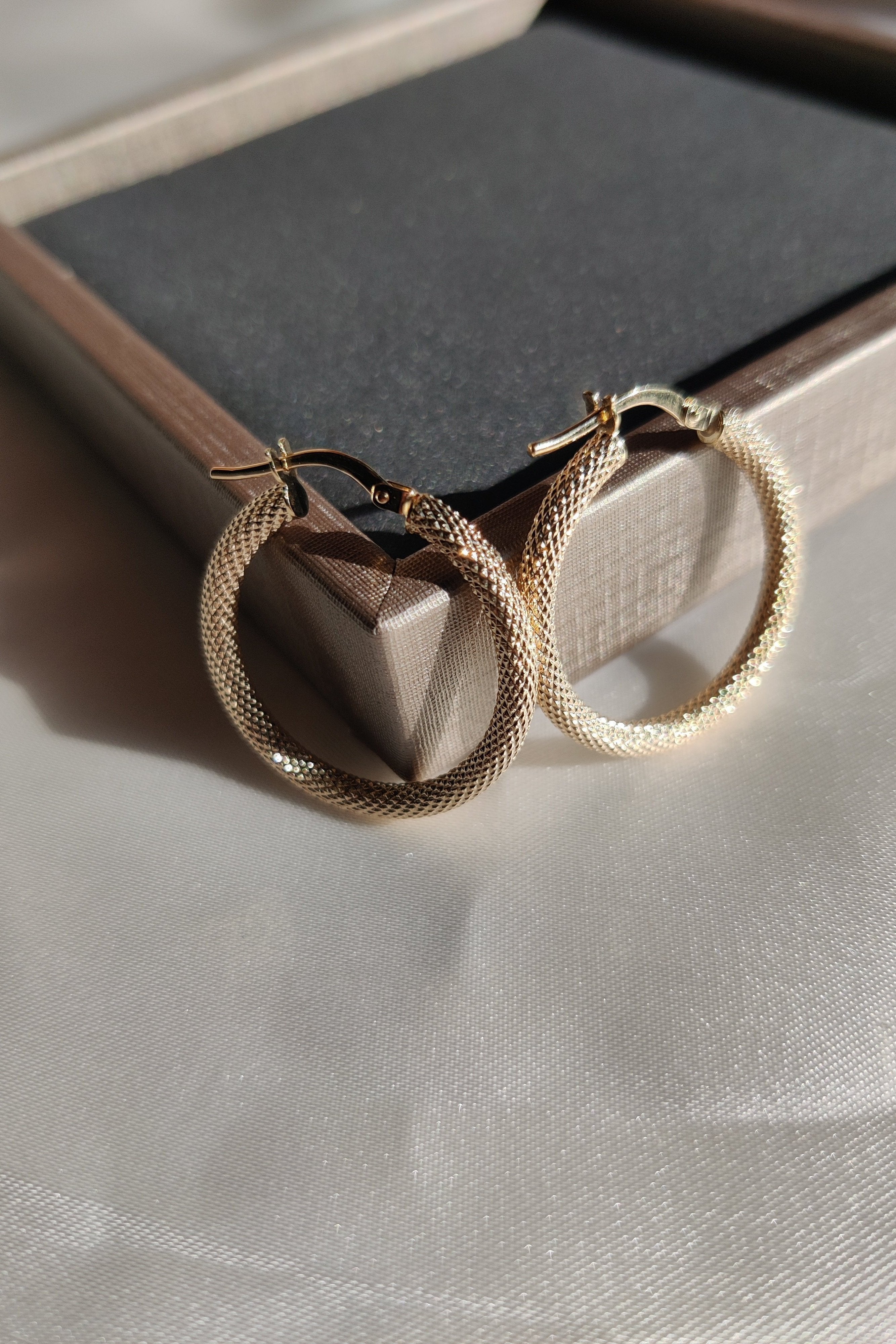 YELLOW GOLD TEXTURED-ROUND-HOOP CREOLE EARRINGS-The Diamond Setter