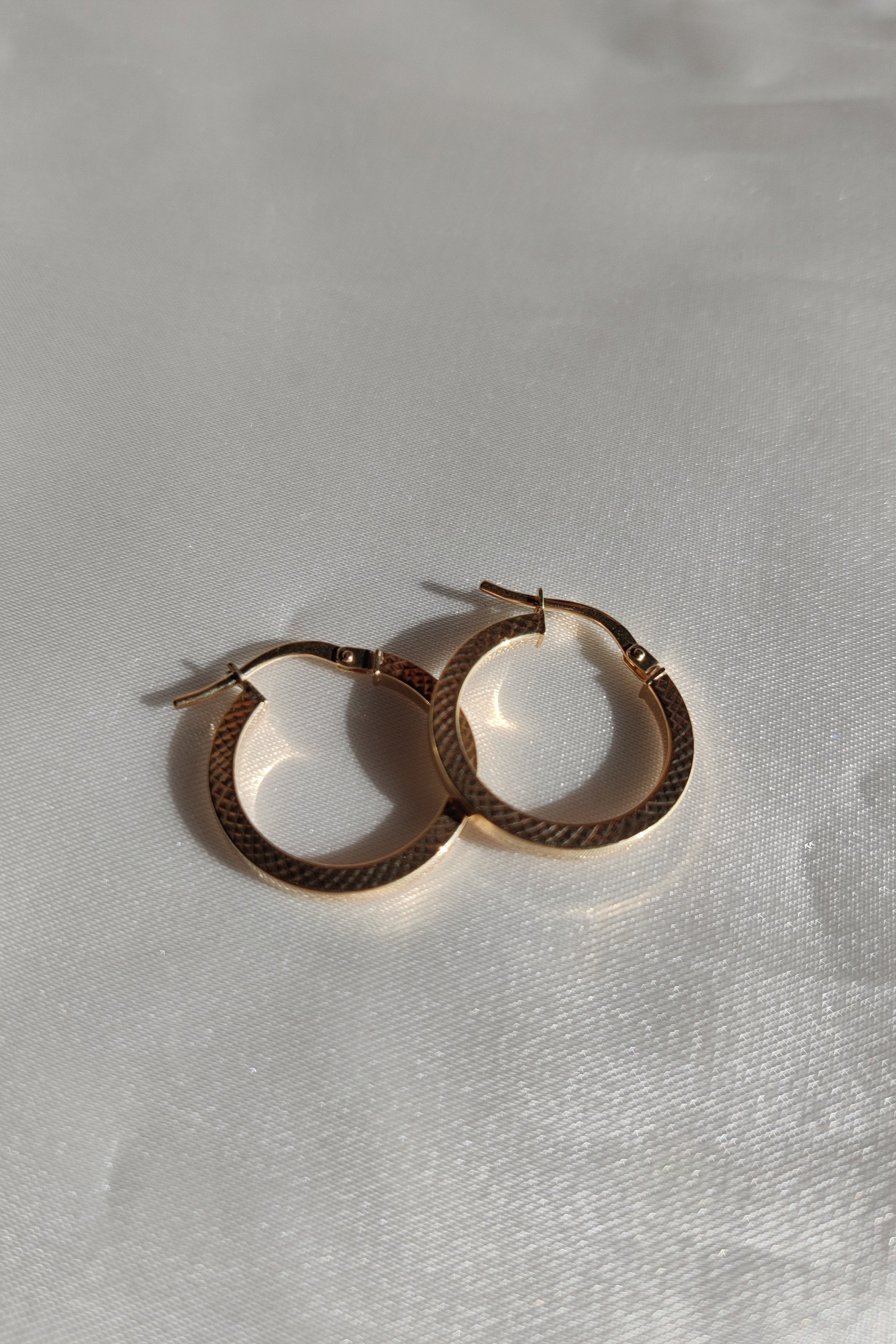YELLOW GOLD HOOP CREOLE EARRINGS WITH COBRA-TEXTURED-The Diamond Setter